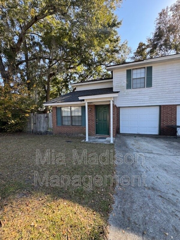 Savannah House: 141 Hunt Club Ct