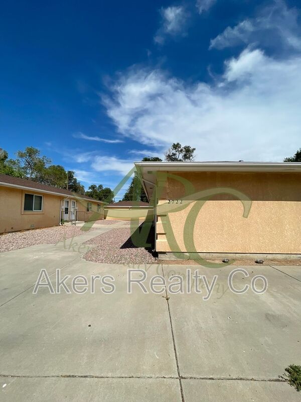 Pueblo House: 2722 Poplar St