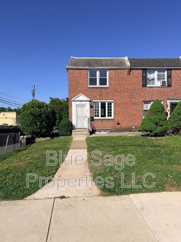 Folcroft Townhome: 66 Folcroft Avenue