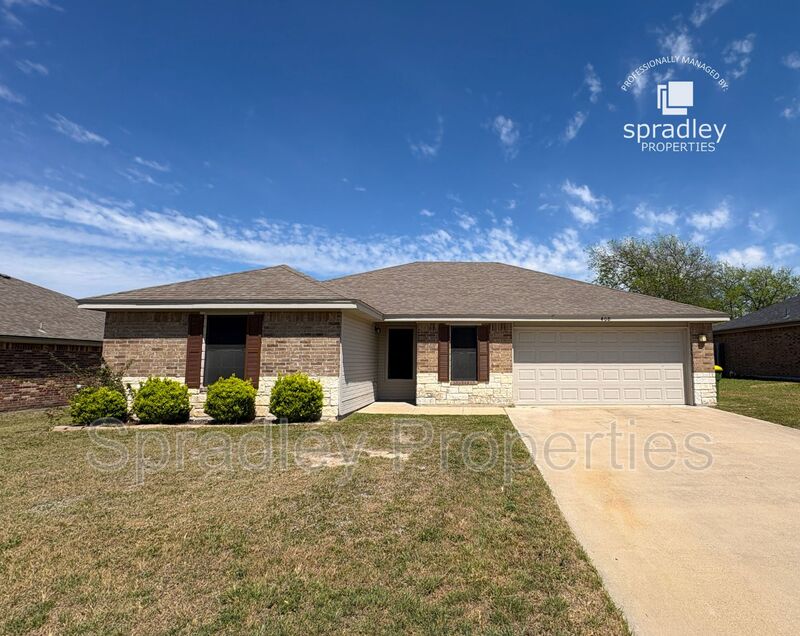 Troy House: 408 Kylar St