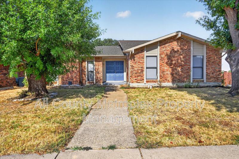 Carrollton House: 1800 Tree Line Dr