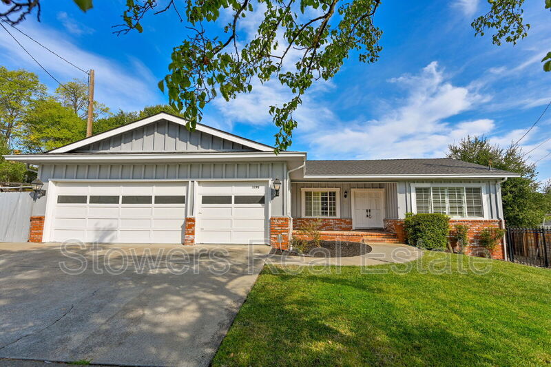 Alamo House: 1090 Livorna Rd