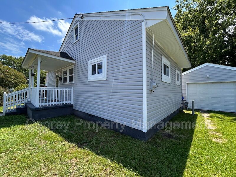 Charming 2BR/1BA Home with Garage & Fenced Yard - 