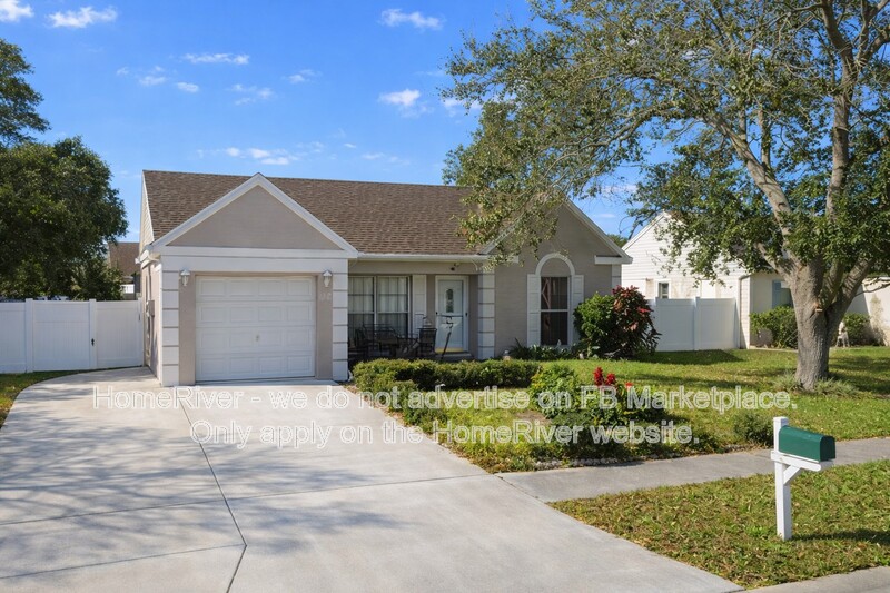 Largo House: 12698 Gorda Cir E