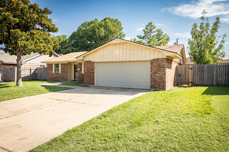 Lawton House: 4708 Northwest Cheryl Boulevard