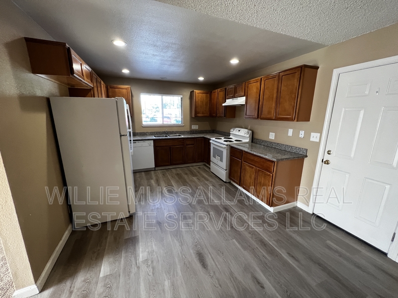 Tracy Condo: 1625 Court drive - A