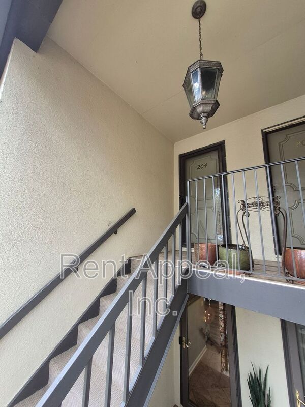 Atlanta House: 204 Triumph Dr. NW