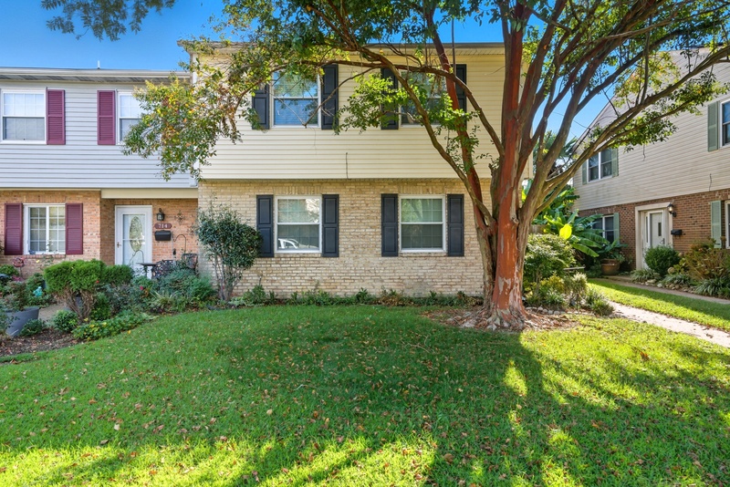 Virginia Beach Townhome: 712 Biltmore Drive