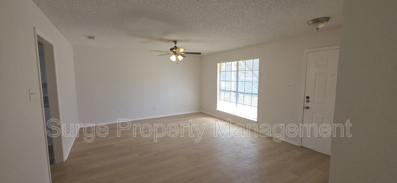 Benbrook Condo: 233 Vista Way