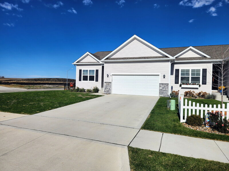 Ankeny Townhome: 2124 NW 44th St