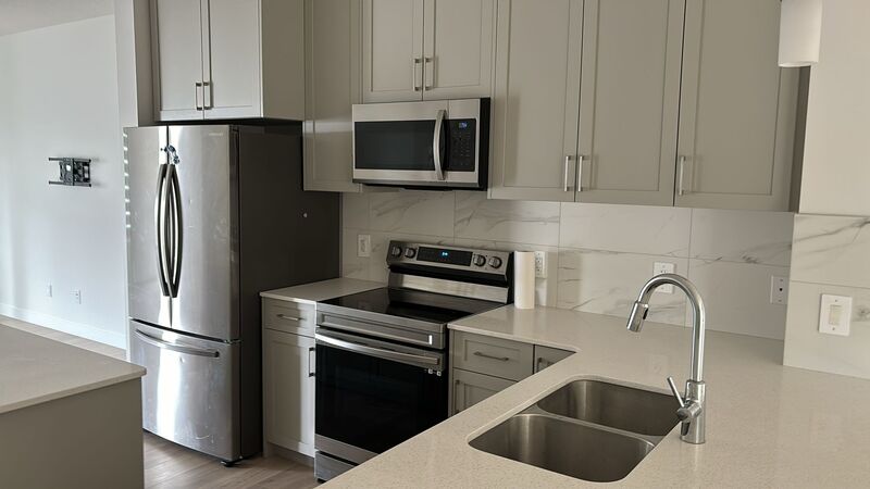 Edmonton House: 16835 30 Avenue Southwest