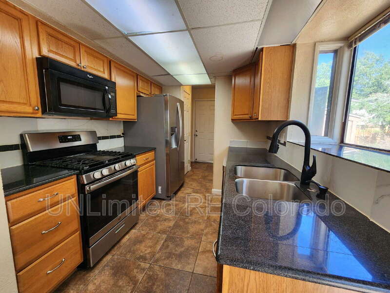 Littleton House: 10833 West Patterson Place