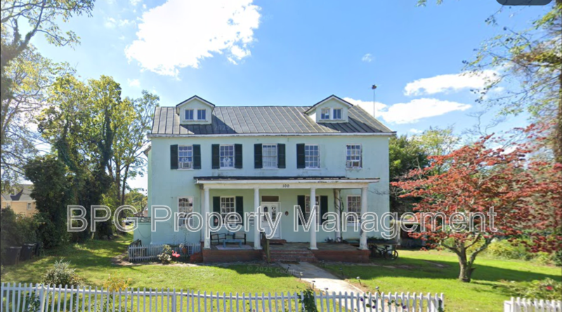 Warrenton Condo: 100 Lee St