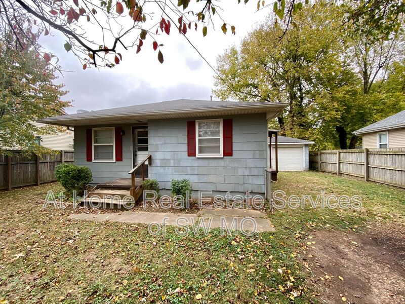 Springfield House: 1222 N Farmer