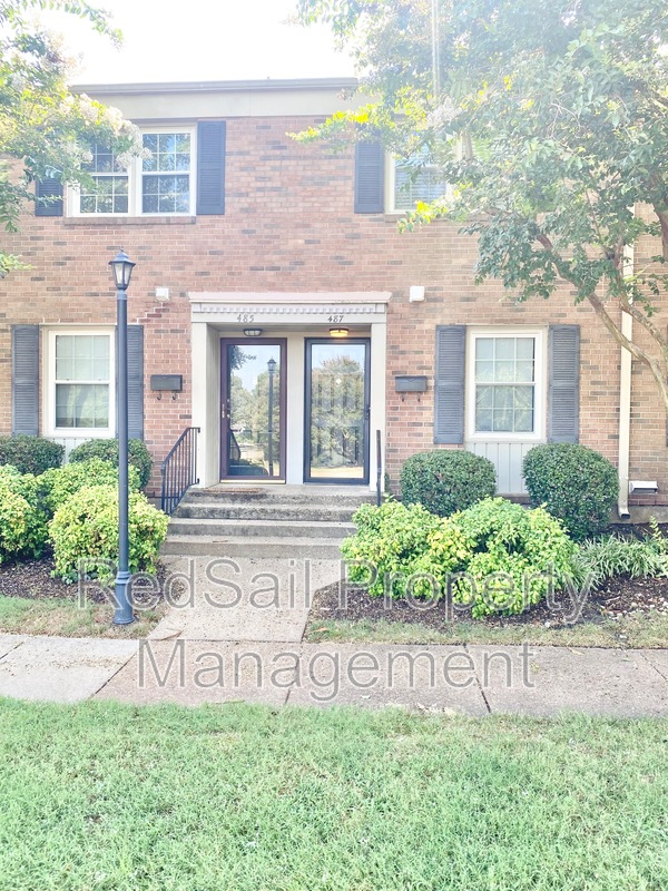 Hampton House: 487 Bridge St