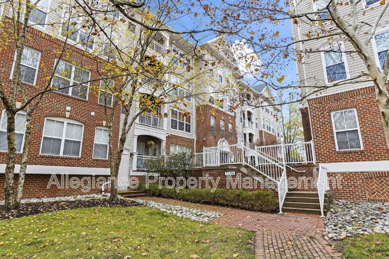 Alexandria Condo: 5108 Donovan Dr