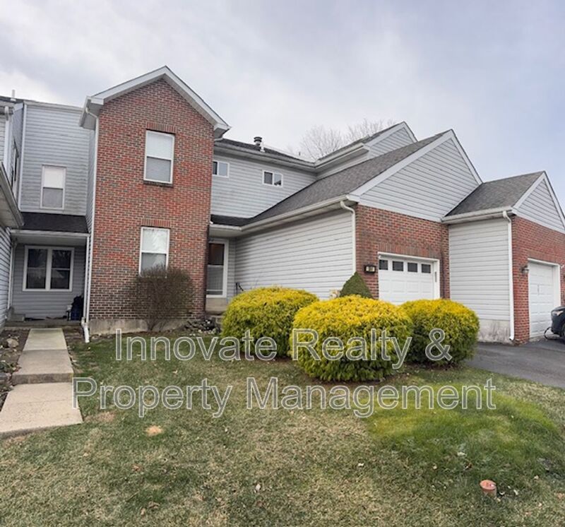 Bensalem House: 584 S Mount Vernon Cir