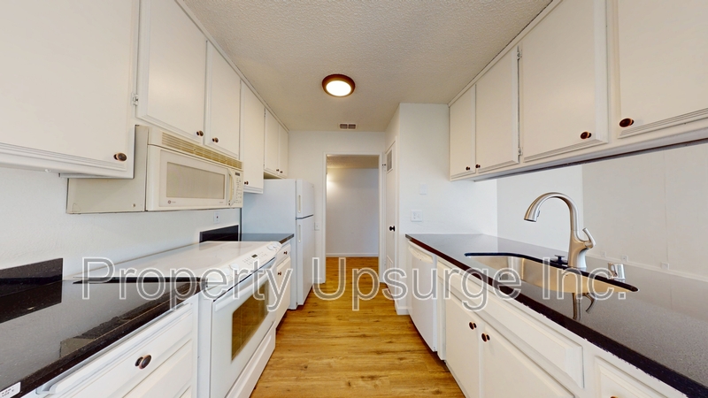 Red Bluff Apartment: 855-915 Lakeside Dr