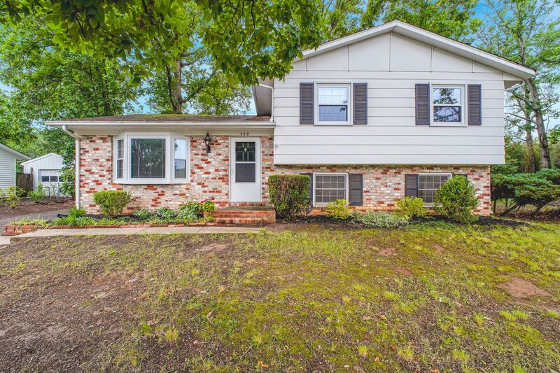 Fredericksburg House: 408 Deerwood Drive