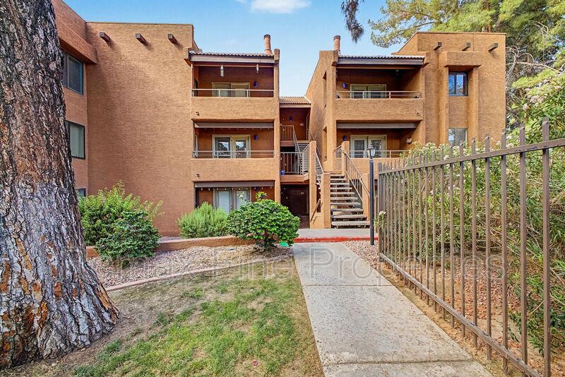 Phoenix Condo: 4704 E Paradise Village Parkway N