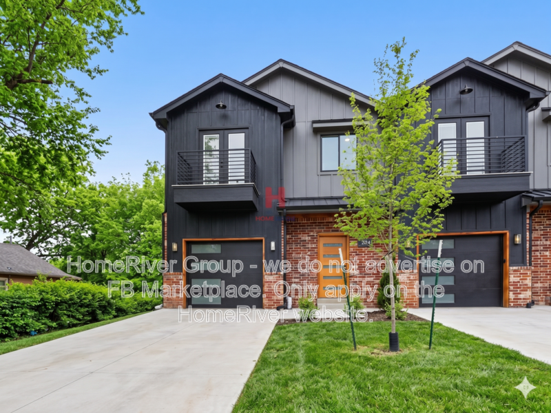 Owasso Townhome: 108 N Atlanta St