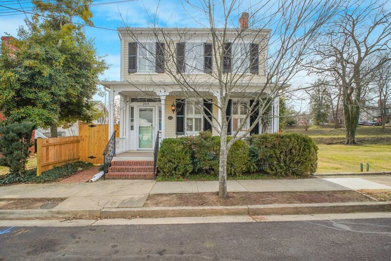 Fredericksburg House: 204 Fauquier St