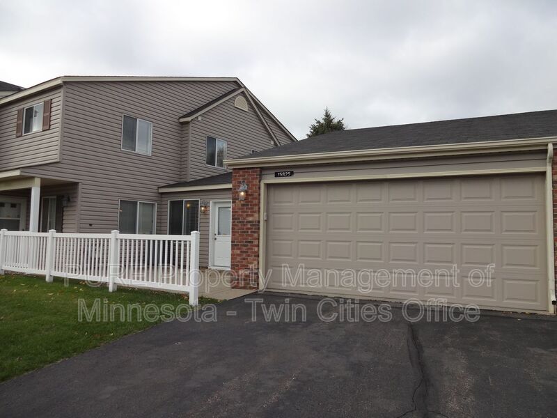 Apple Valley Townhome: 15825 Granada Ave