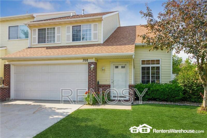 Des Moines Townhome: 3701 Brook Ridge Ct