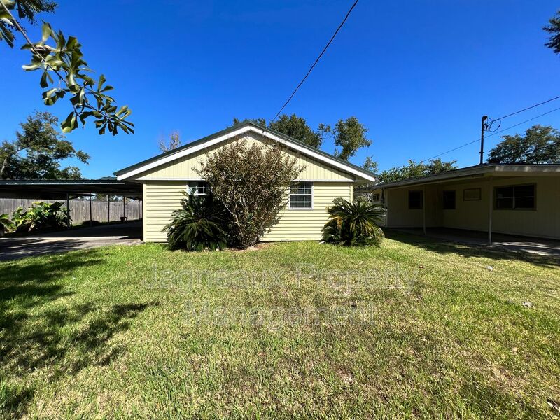 Lake Charles House: 1505 Meadow Dr