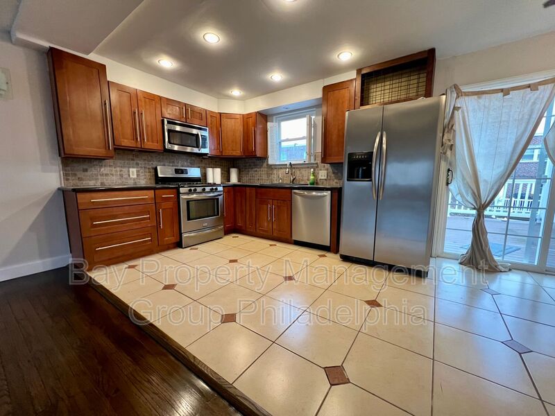 Philadelphia House: 11756 Lanett Rd