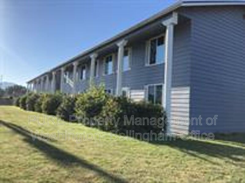 Mount Vernon Condo: 2002 East Division Street