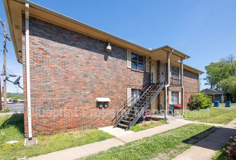 Tarrant House: 1113 Elm Ave