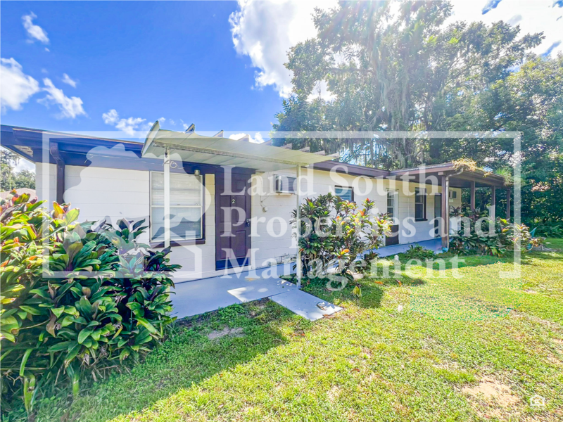 Lakeland House: 1030 Lakewood Court