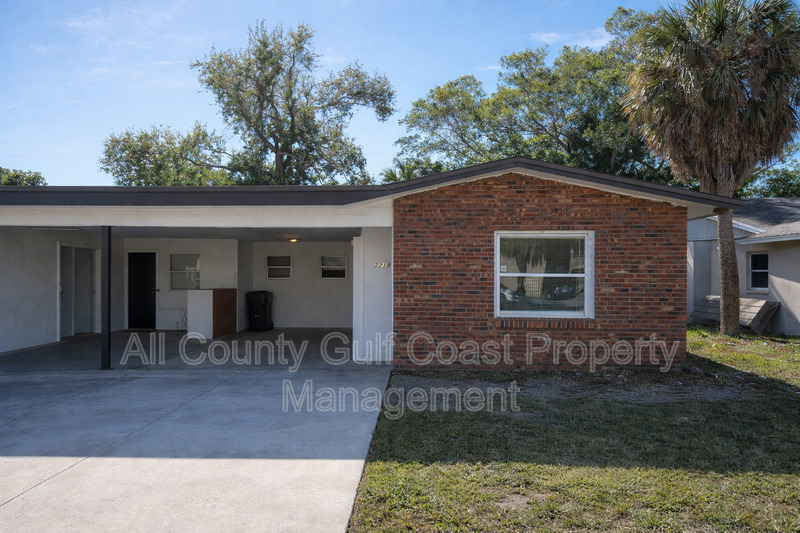 Bradenton House: 2218 Flamingo Blvd
