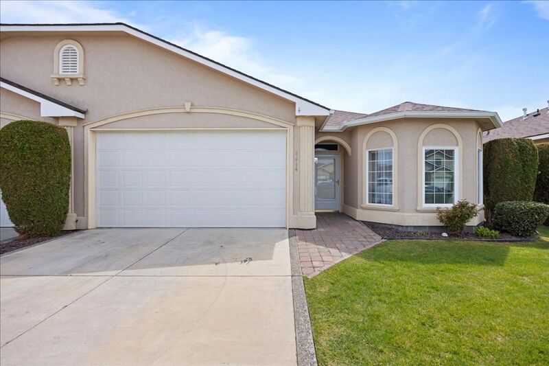 Pasco Townhome: 9614 Mia Lane