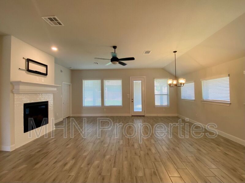 BEAUTIFUL one-story 3 bed/2 bath home in desirable Davis Ranch, in the Far West side. - Photo 5