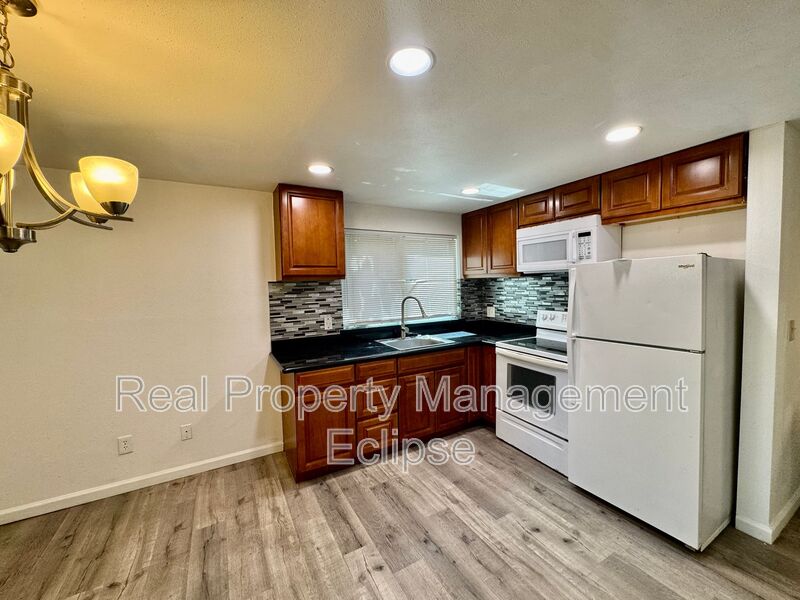 Seattle Condo: 1701 Sturgus Ave S