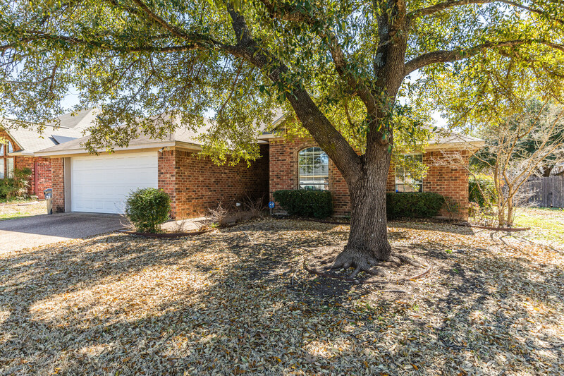 Waco House: 10312 Sierra West Drive