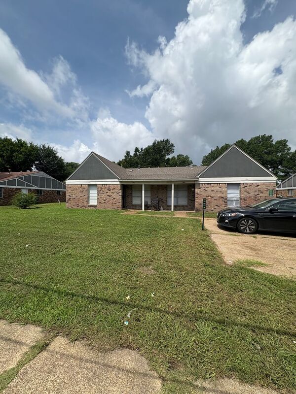 Memphis House: 1841 S Perkins Rd