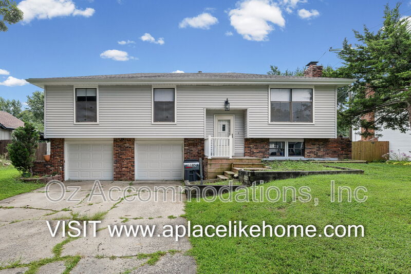 Olathe House: 1105 W Elm Ter
