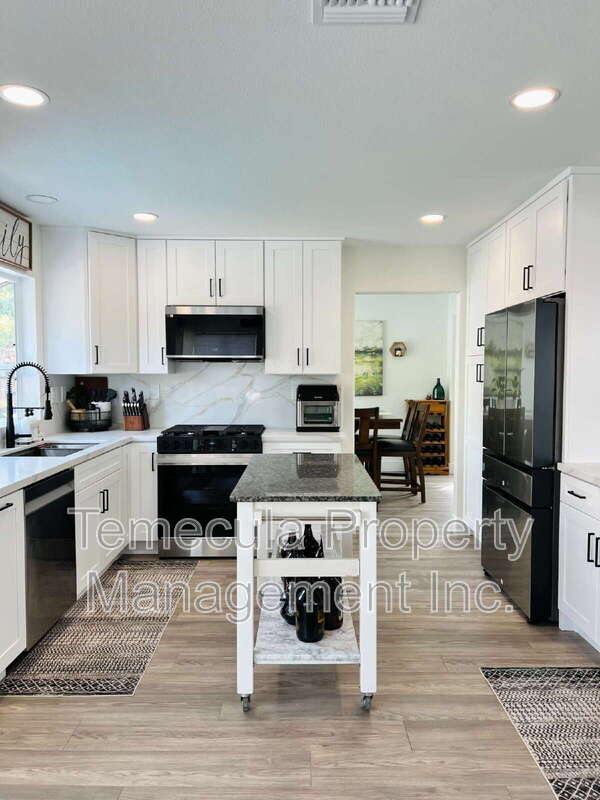 Temecula House: 40536 New Town Dr