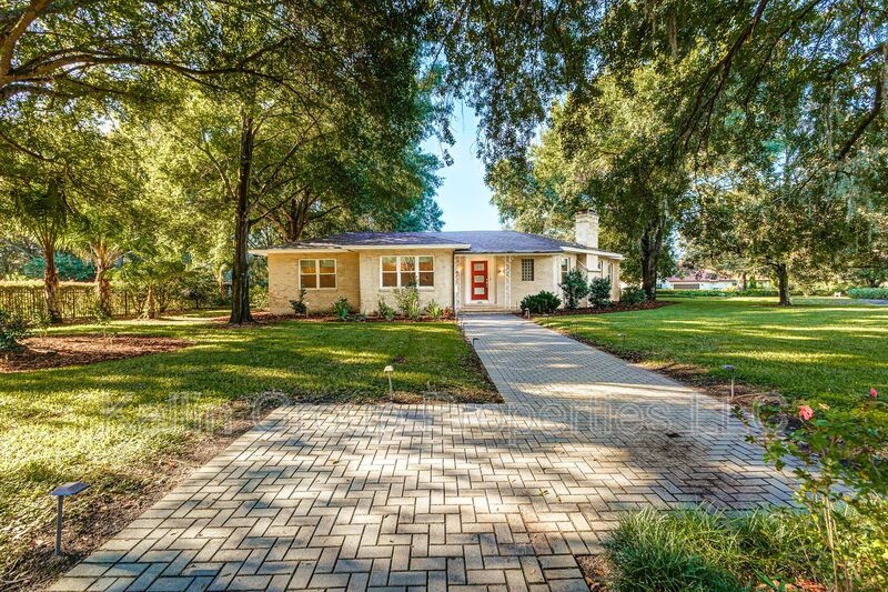Lakeland House: 1203 Easton Dr