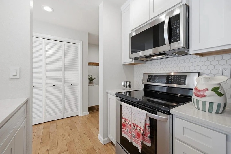Palo Alto Condo: 4151 El Camino Way