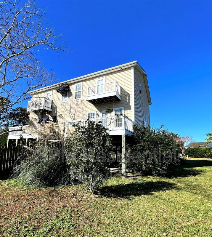 Hampstead House: 164A Twin Oaks Dr