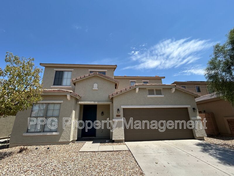 Tolleson House: 3911 S 100Th Gln