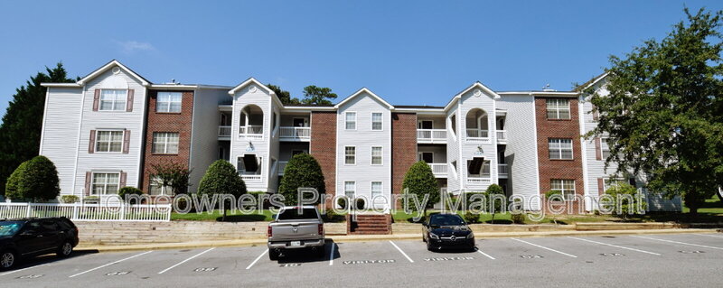 Fayetteville House: 308 Waterdown Dr