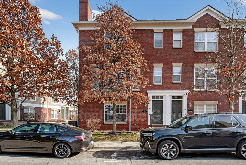 Carmel House: 83 3rd Ave NW