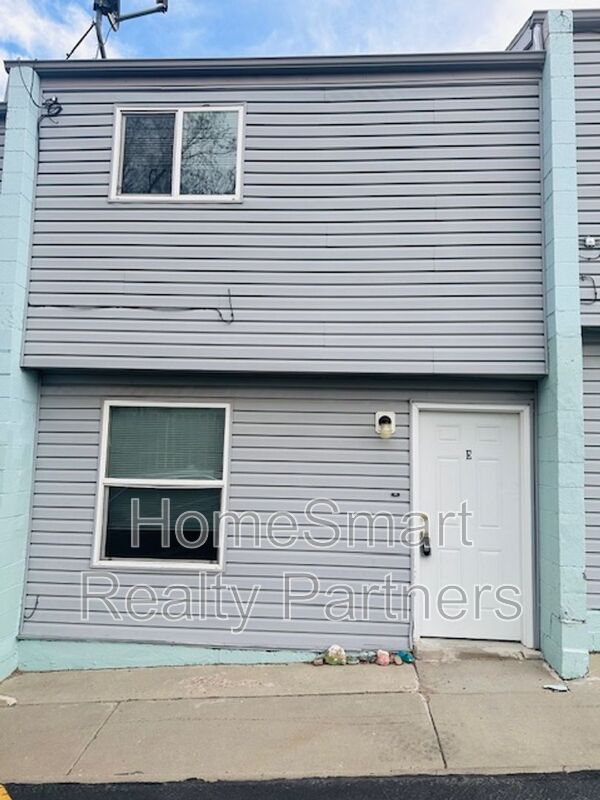 Green River House: 125 E Monroe Ave