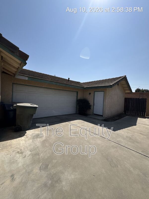 Tulare House: 983 North Lynora