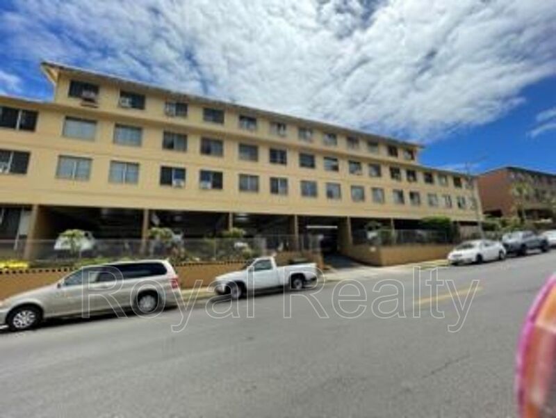 Honolulu Condo: 3003 Ala Napuaa Pl.